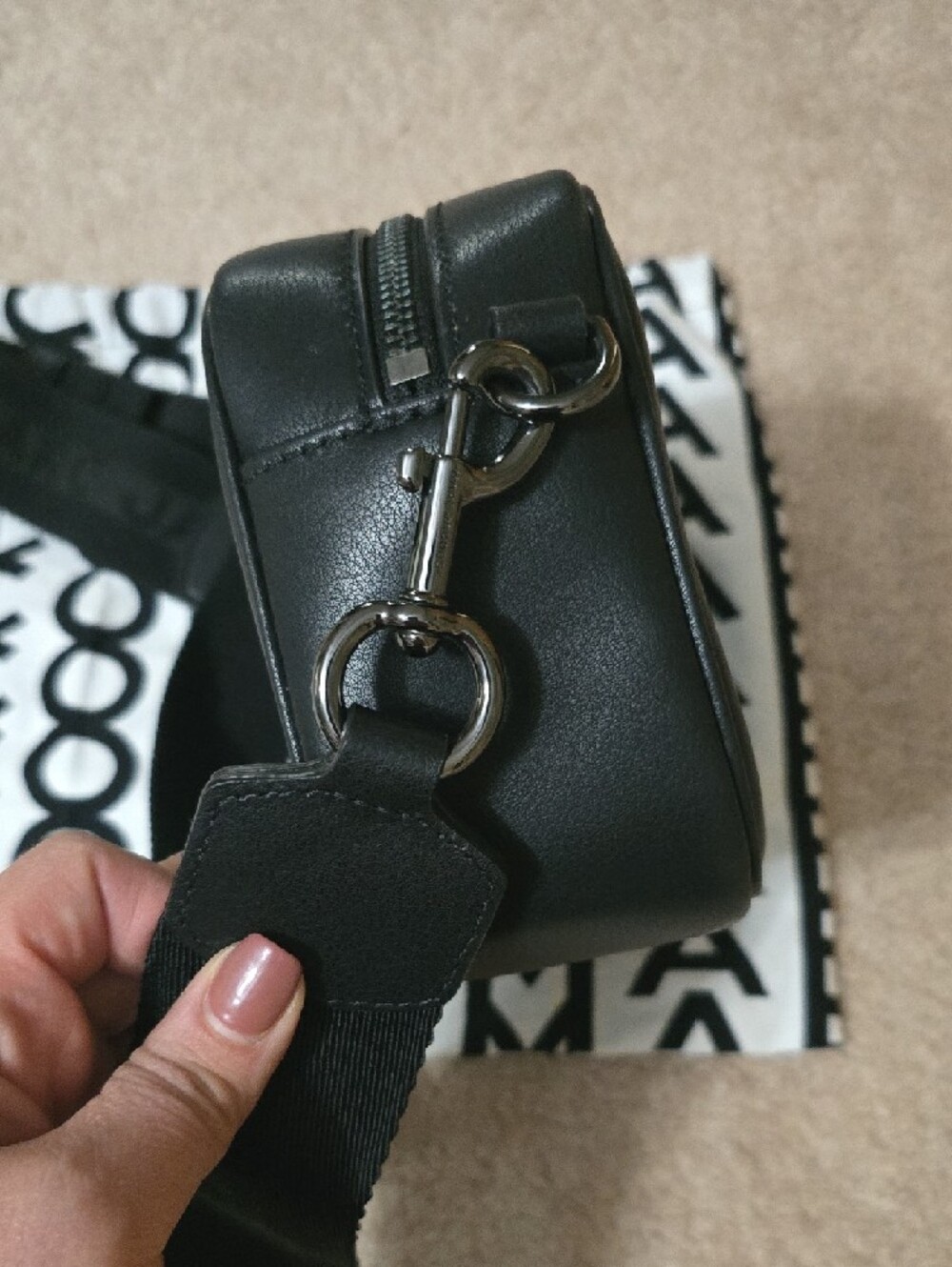 Authentic Original Marc Jacobs Black Leather Camera Logo Bag Dust Bag Included - Picture 4 of 7